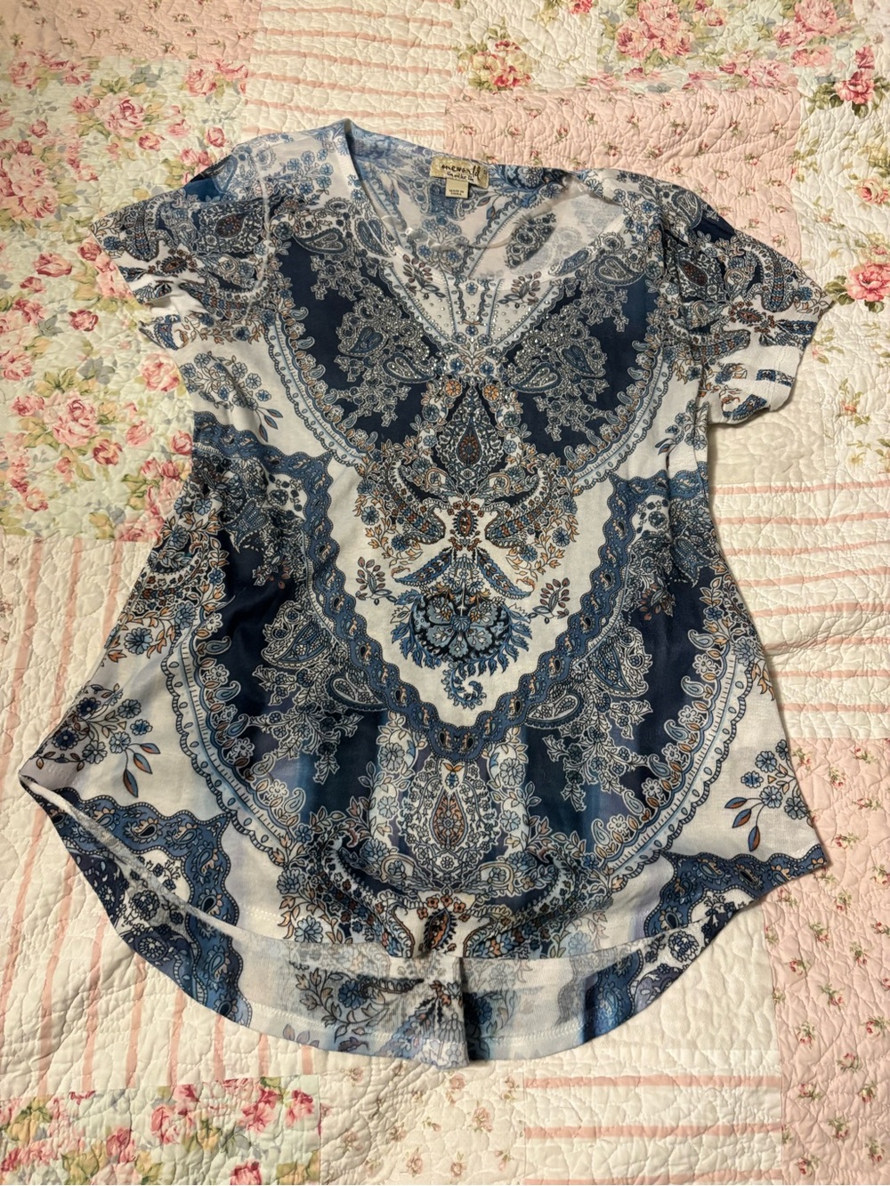 ONE WORLD Blue and White Paisley V-Neck Short Sleeve Tunic Top